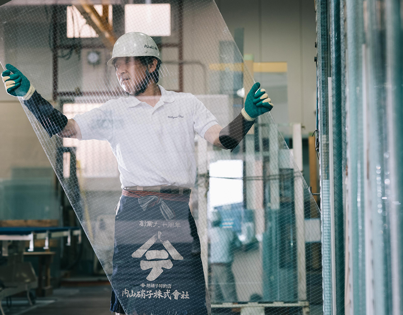 ガラスにはじまり建築資材もトータルで